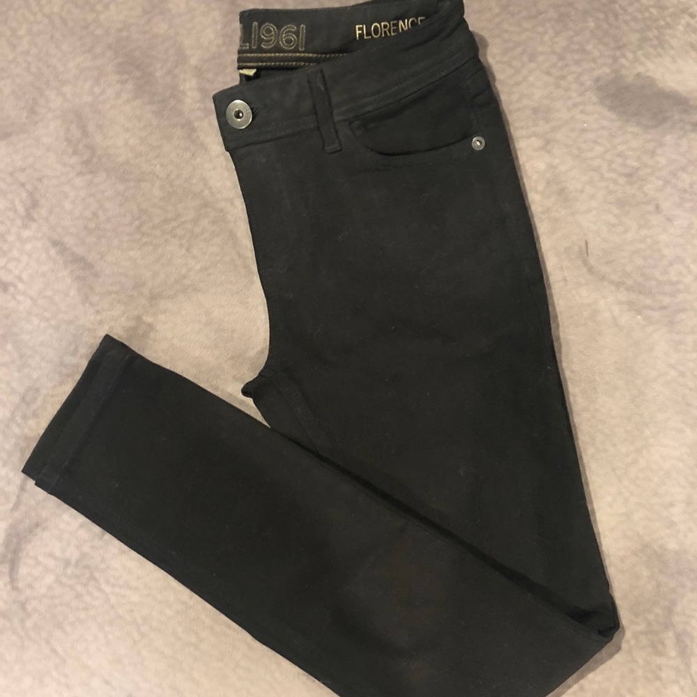 DL1961 jeans size 26 with a 29 inch inseam.